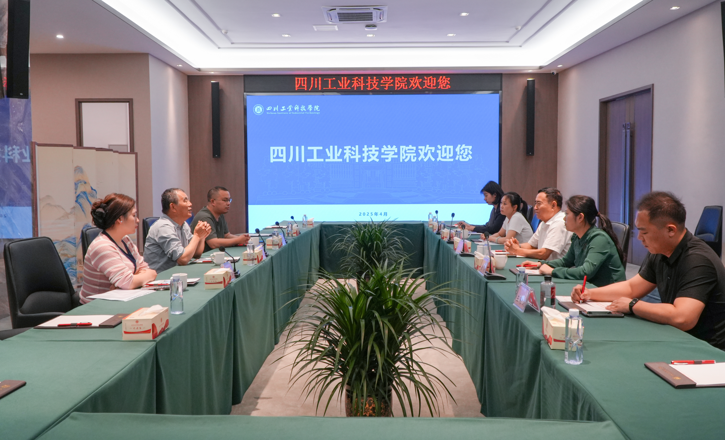 浙江華震機(jī)器人傳動(dòng)有限公司來(lái)校開(kāi)展校企合作交流